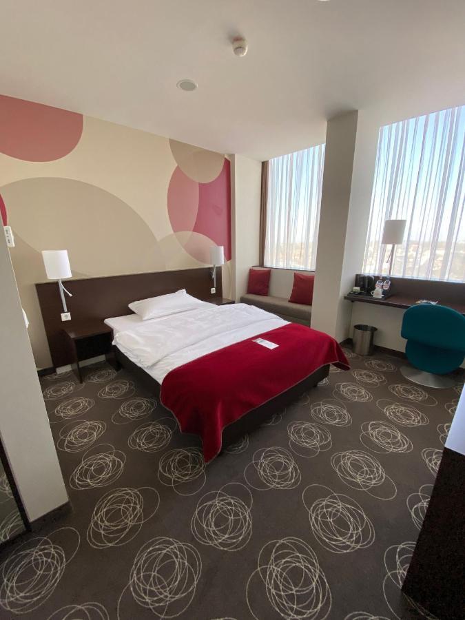 Webers - Das Hotel Im Ruhrturm Есен Екстериор снимка