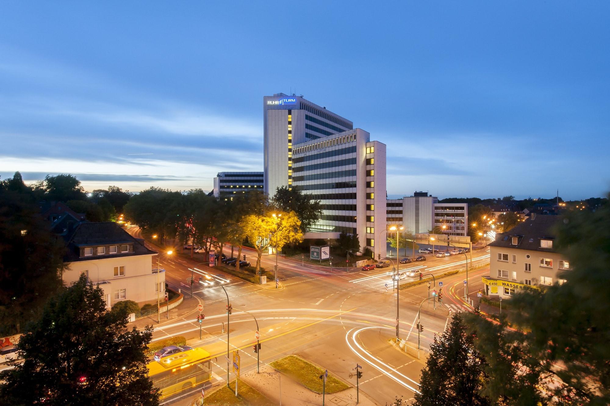 Webers - Das Hotel Im Ruhrturm Есен Екстериор снимка