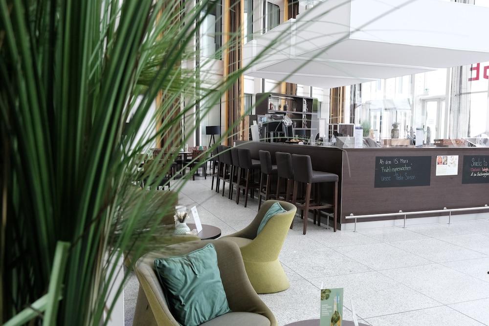 Webers - Das Hotel Im Ruhrturm Есен Екстериор снимка