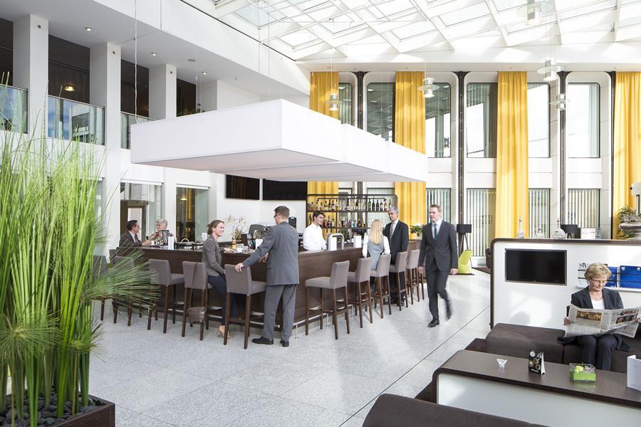 Webers - Das Hotel Im Ruhrturm Есен Ресторант снимка