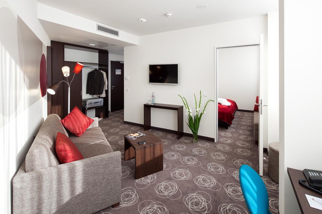 Webers - Das Hotel Im Ruhrturm Есен Екстериор снимка