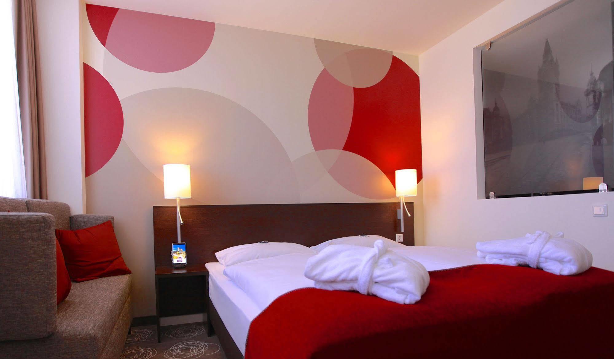 Webers - Das Hotel Im Ruhrturm Есен Екстериор снимка