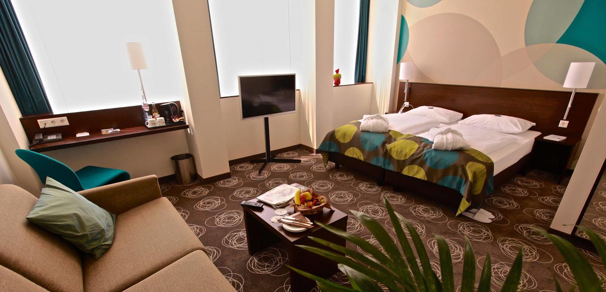 Webers - Das Hotel Im Ruhrturm Есен Екстериор снимка